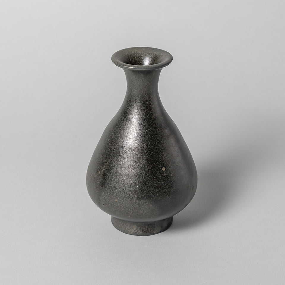 荒賀文成 黒釉花入 [90]｜Discover Japan 公式オンラインショップ