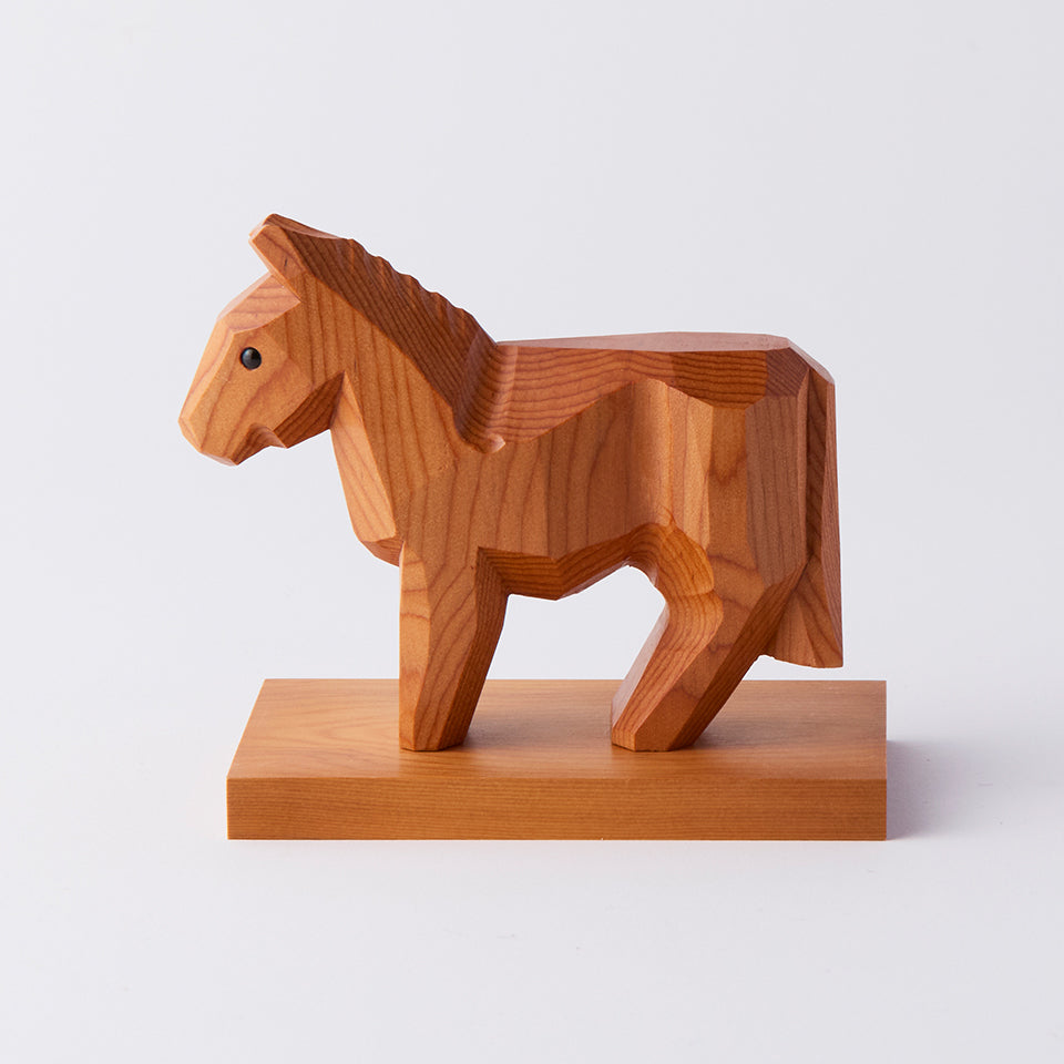 一位一刀彫 鷲塚彫刻 午（小）｜Discover Japan 公式オンラインショップ