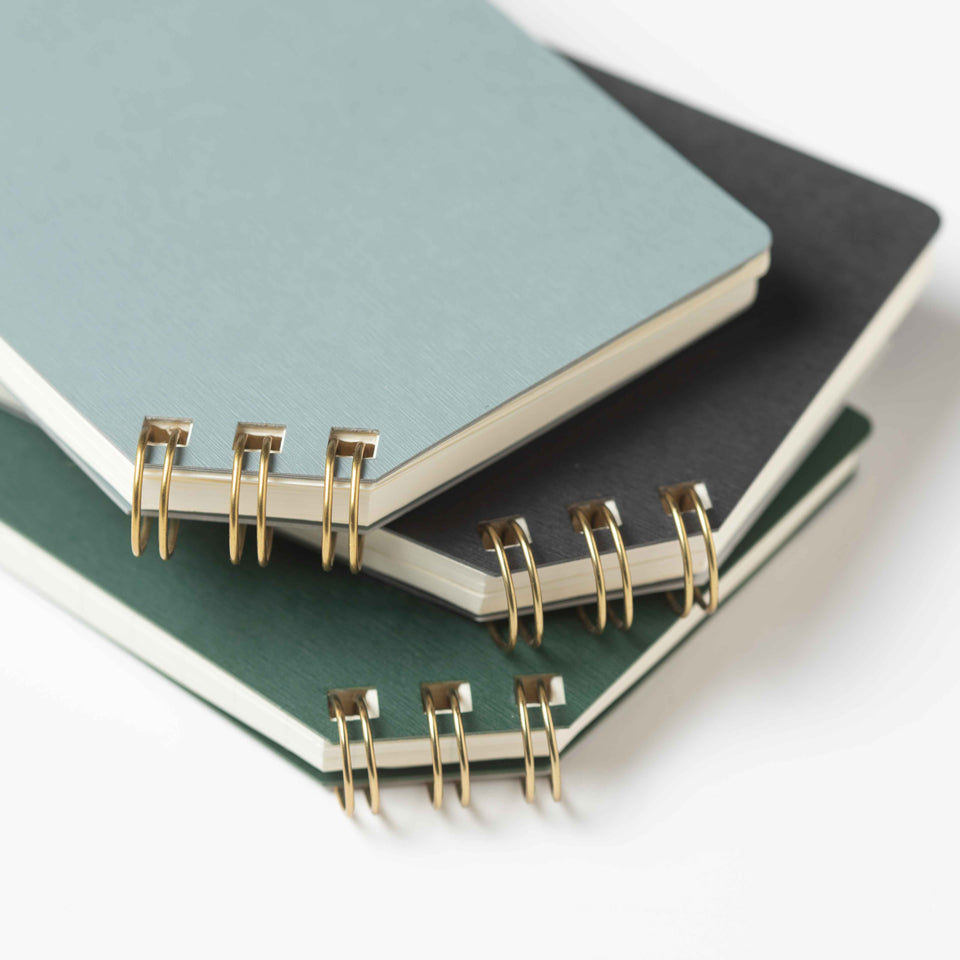 【印刷加工連】ななめリングノート (黒/無地)