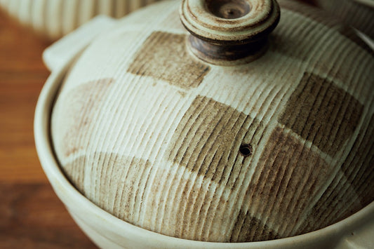 [Article] 《内田可織》の土鍋 優美なデザインと柔和なフォルム