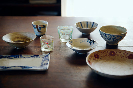 [Article] 陶芸家《沼田智也》のうつわ しゃれっ気のある絵付けに食卓が和む