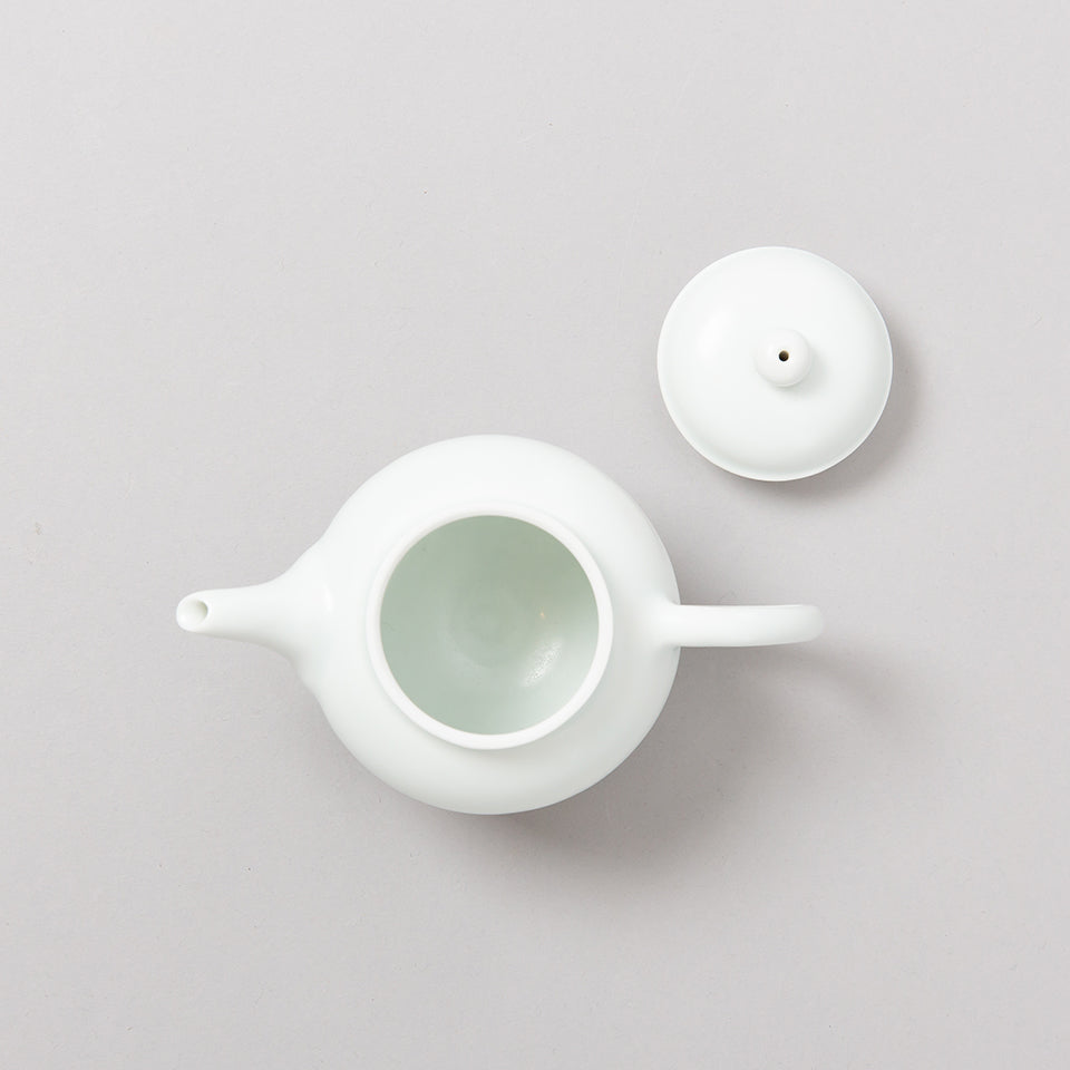 矢田久美子 青白磁茶壺 [27]｜Discover Japan 公式オンラインショップ