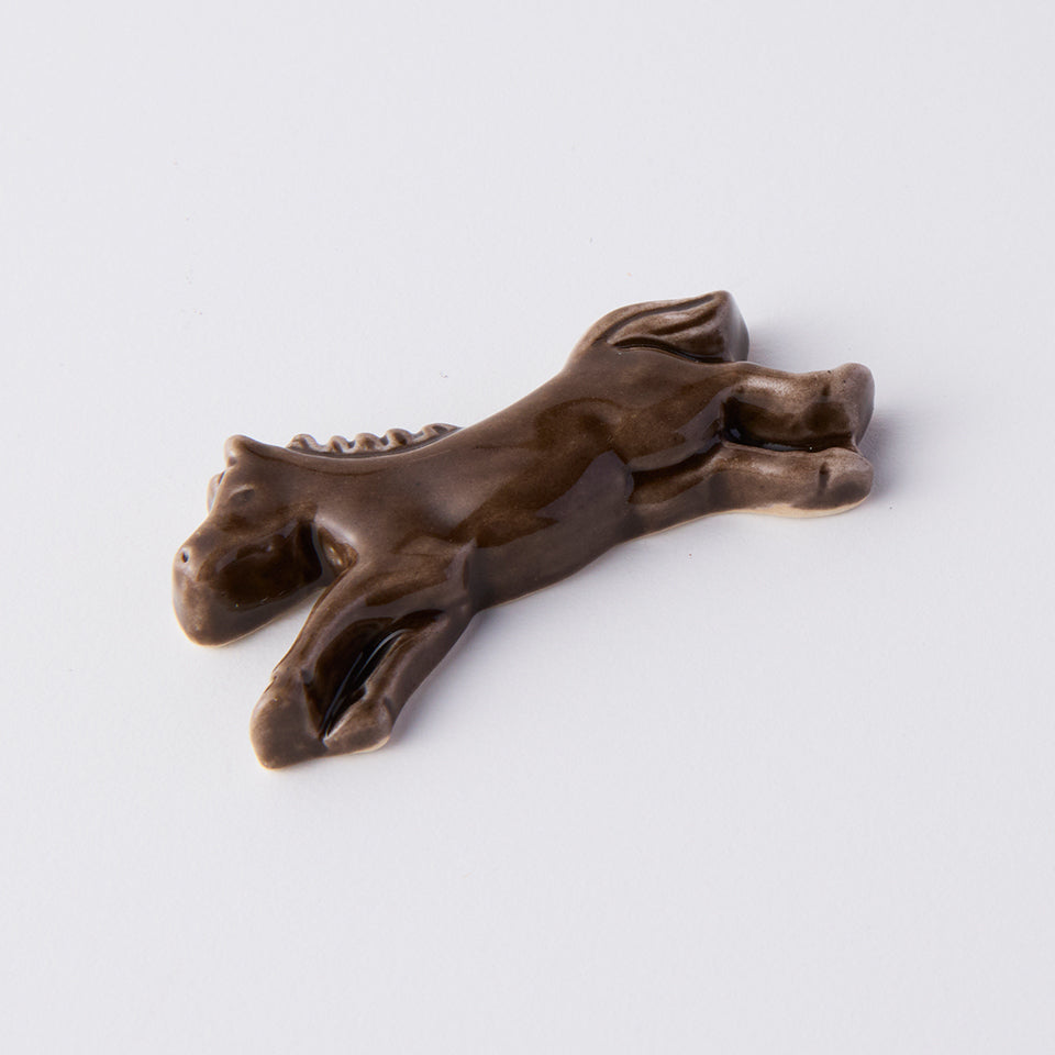 【阿部春弥・阿部みか】箸置き うま（横向き） [79]