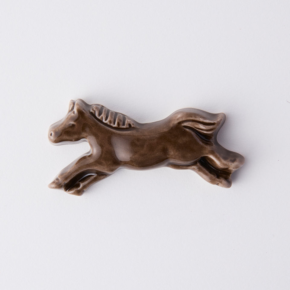 【阿部春弥・阿部みか】箸置き うま（横向き） [79]