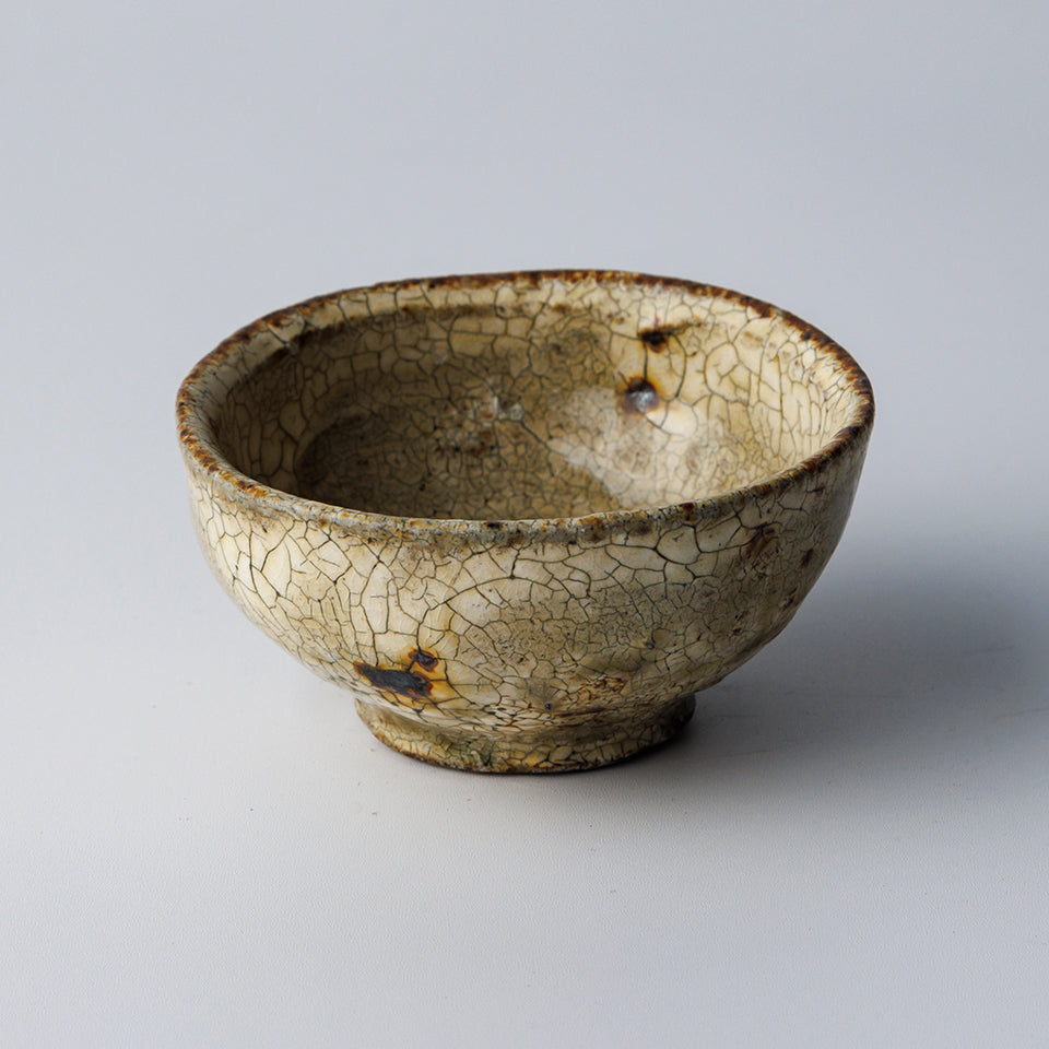 【尾形アツシ】荒山粉引 ぐい呑 [D4]