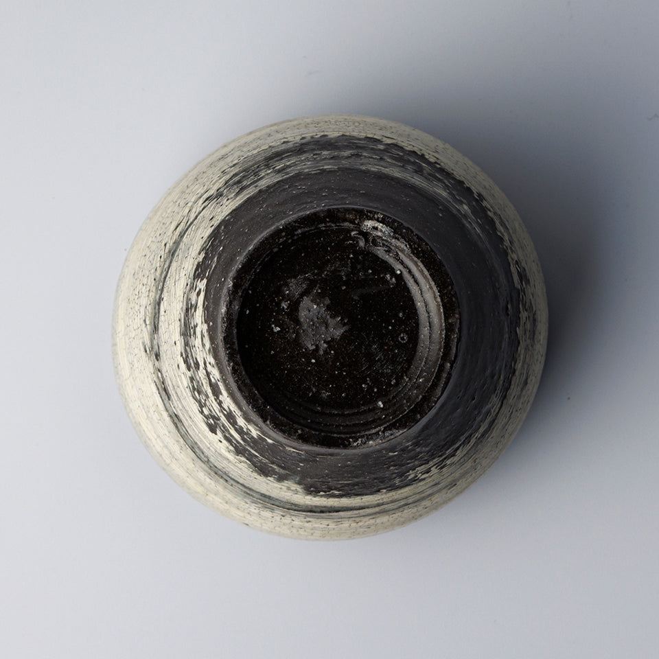 【尾形アツシ】黒地刷毛目 小カップ [D9]