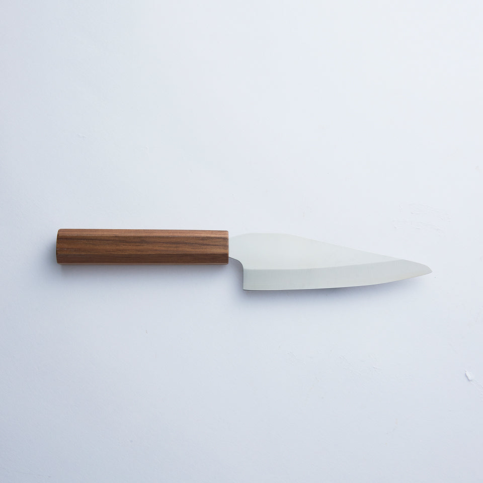 薄刃包丁 約38cm 木製柄 Sharpening four 癶HATSU 巴刃ウォルナット八角柄｜Discover Japan