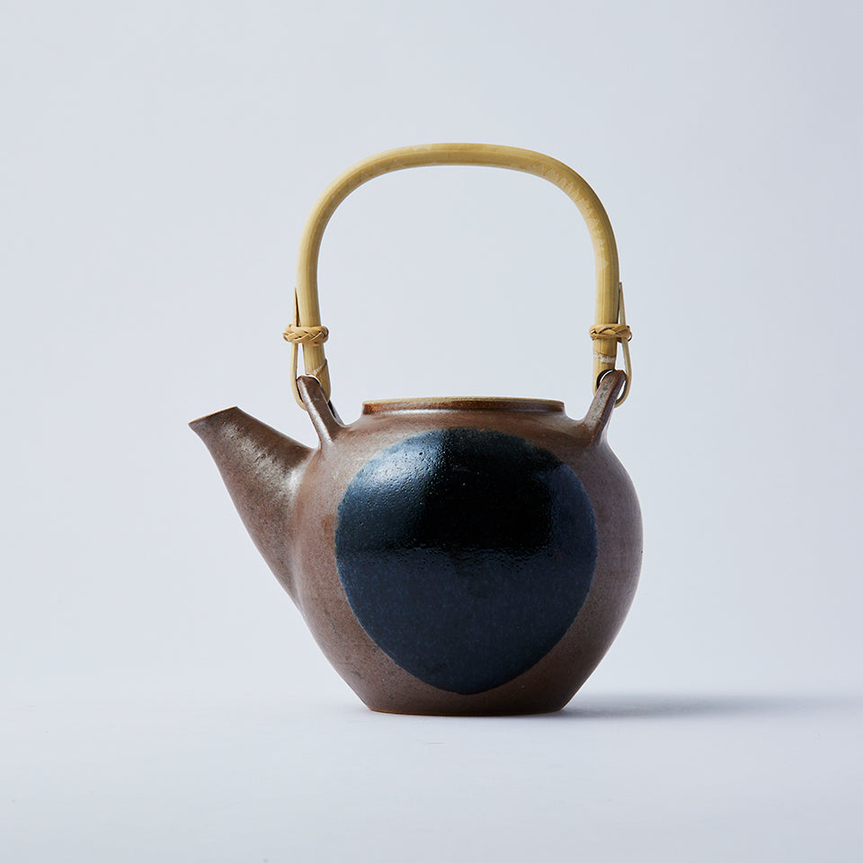 出西窯 つる付き土瓶 中 丸紋 [81]｜Discover Japan 公式オンライン