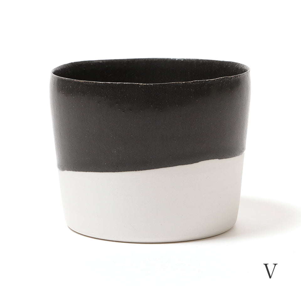 吉田直嗣 白磁鉄釉フリーカップ [2]｜Discover Japan 公式オンライン