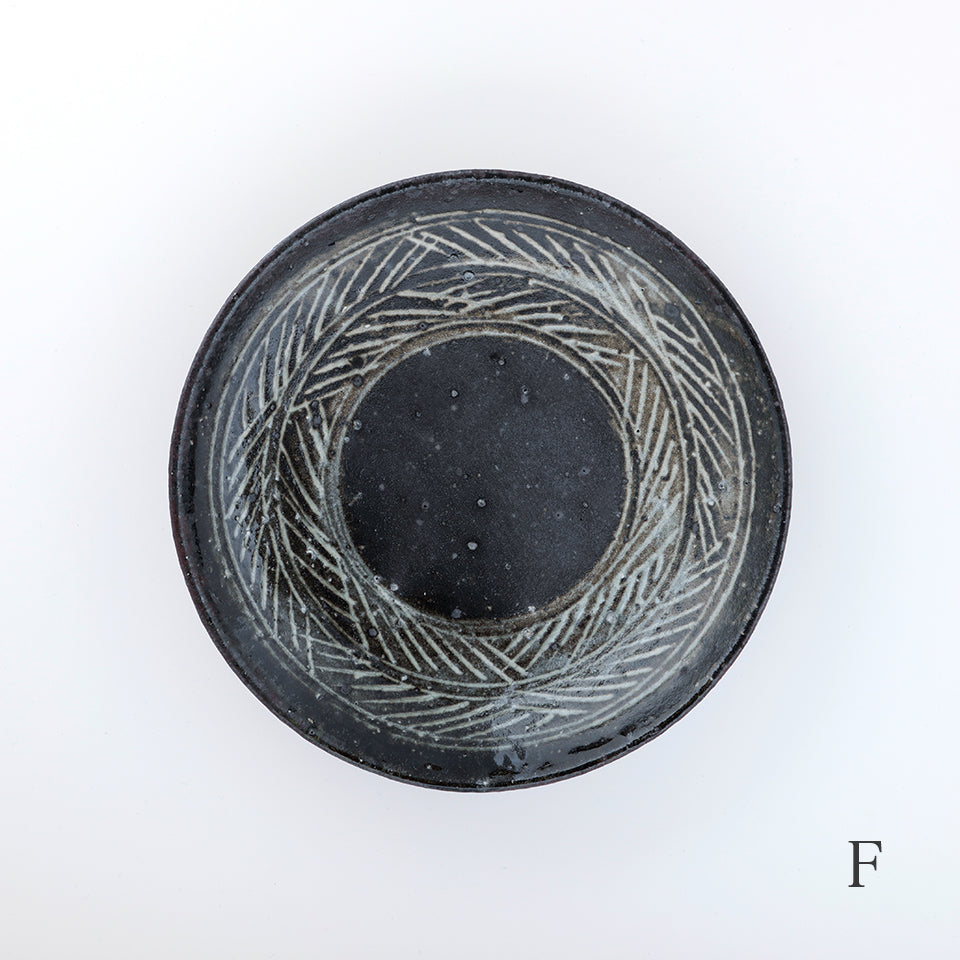 京焼・清水焼　陶彫　沼田一雅 作「虎」教壇資料　置物　無傷　箱無。 八田亨 黒三島7寸皿 (薪)｜Discover Japan 公式オンラインショップ