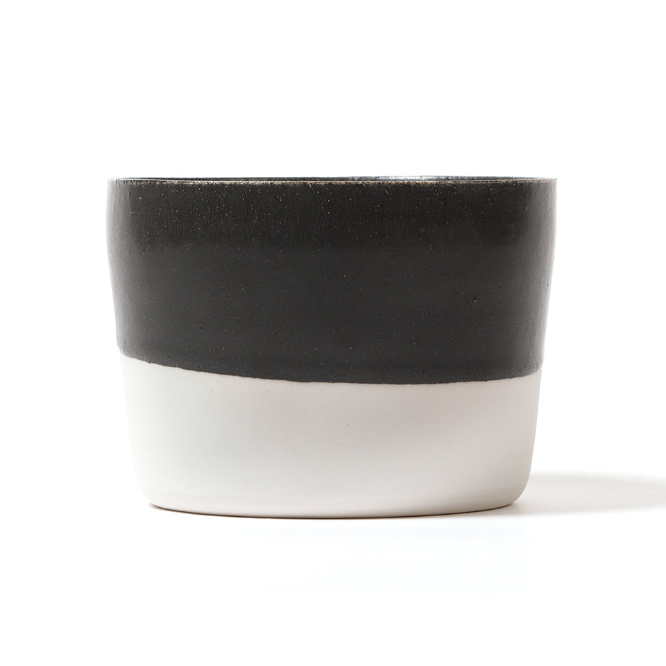 吉田直嗣 白磁鉄釉フリーカップ [2]｜Discover Japan 公式オンライン